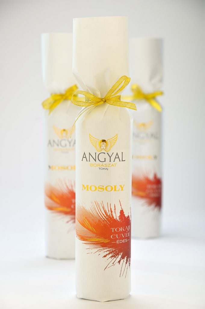 Angyal borászat - borcsomagolás - Mosoly cuvée díszcsomagolás